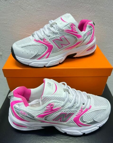 Sneakers blancs et roses sport