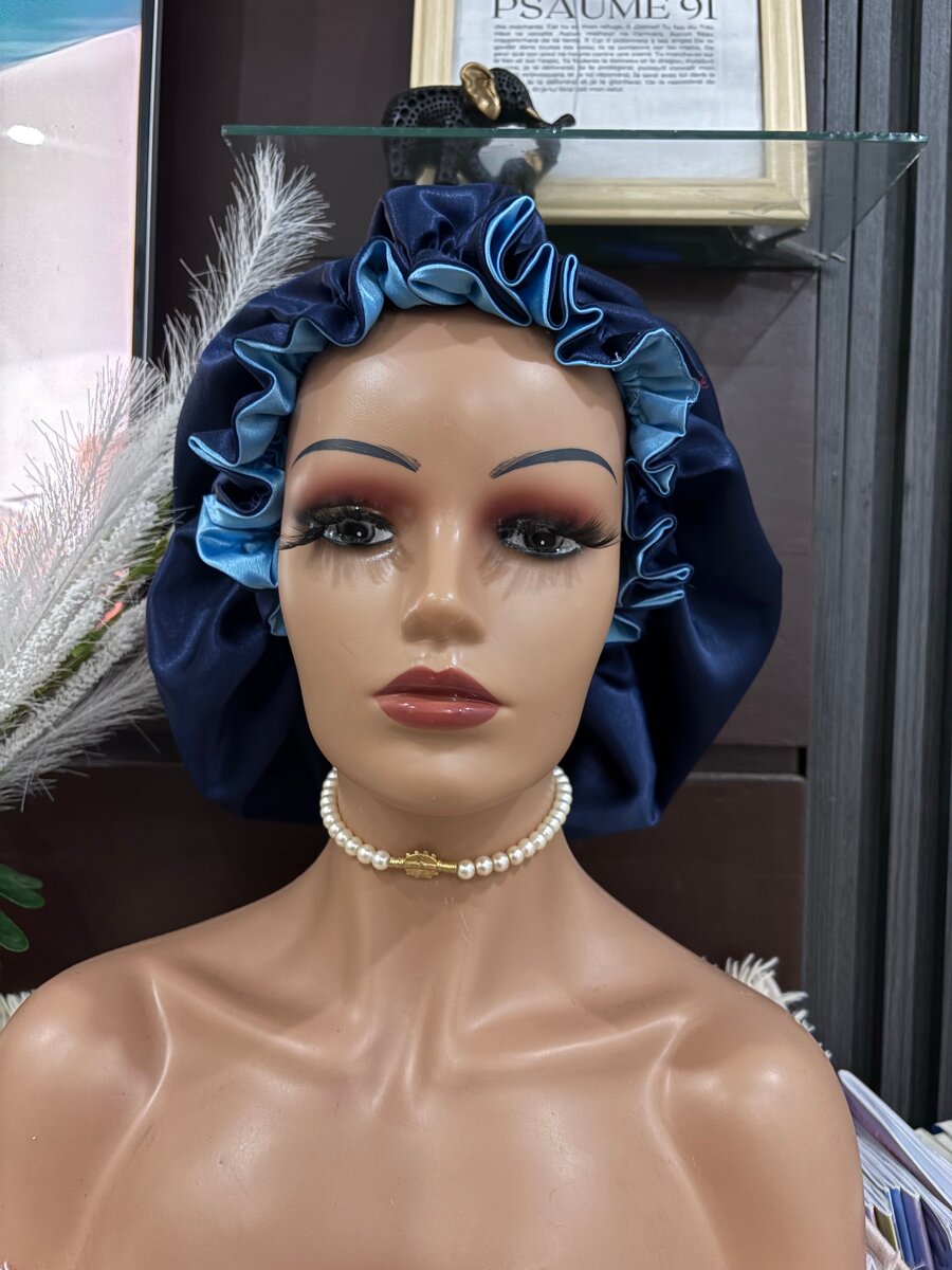 Bonnet en satin réversible