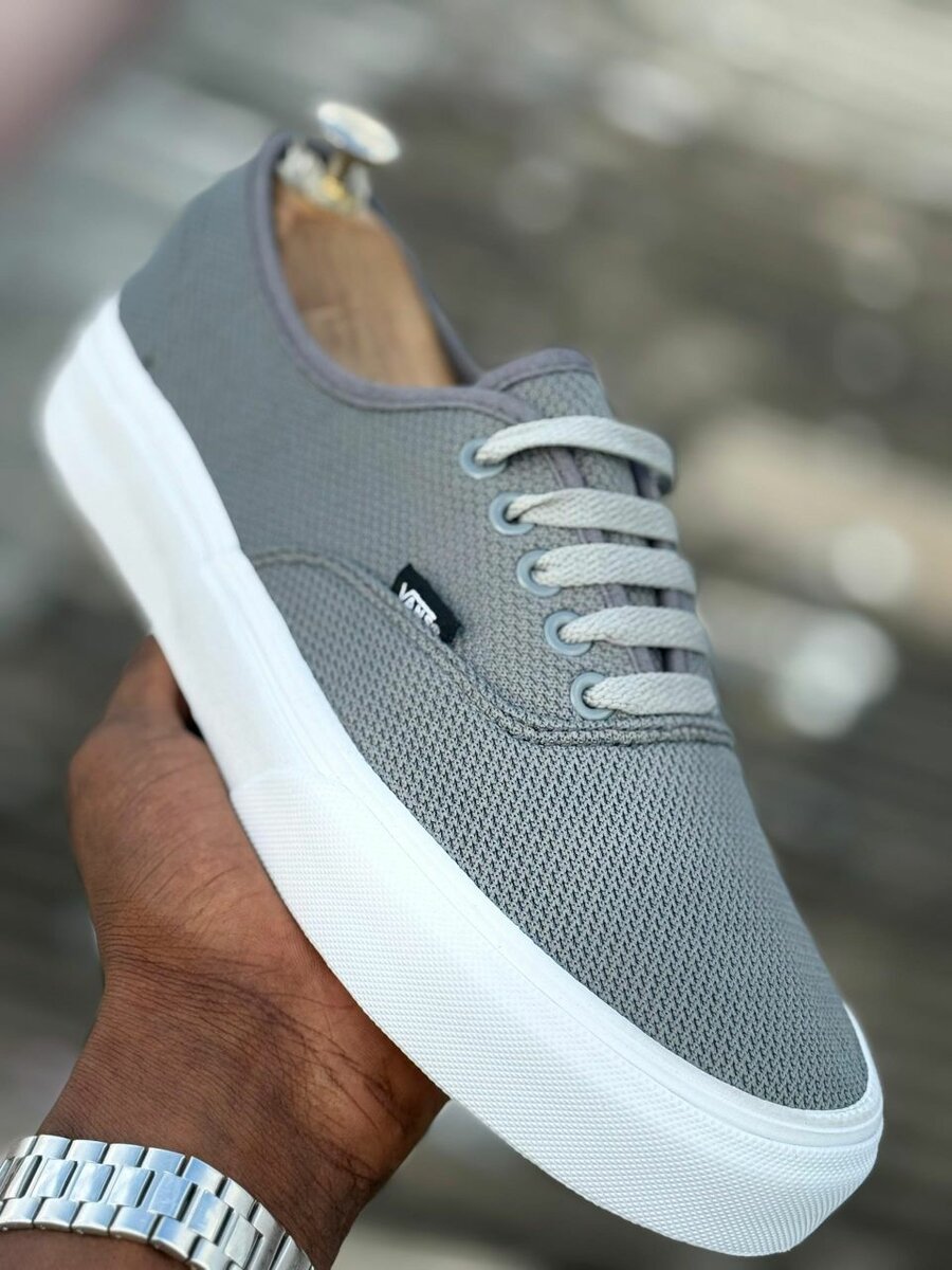 Sneakers en maille grise tendance