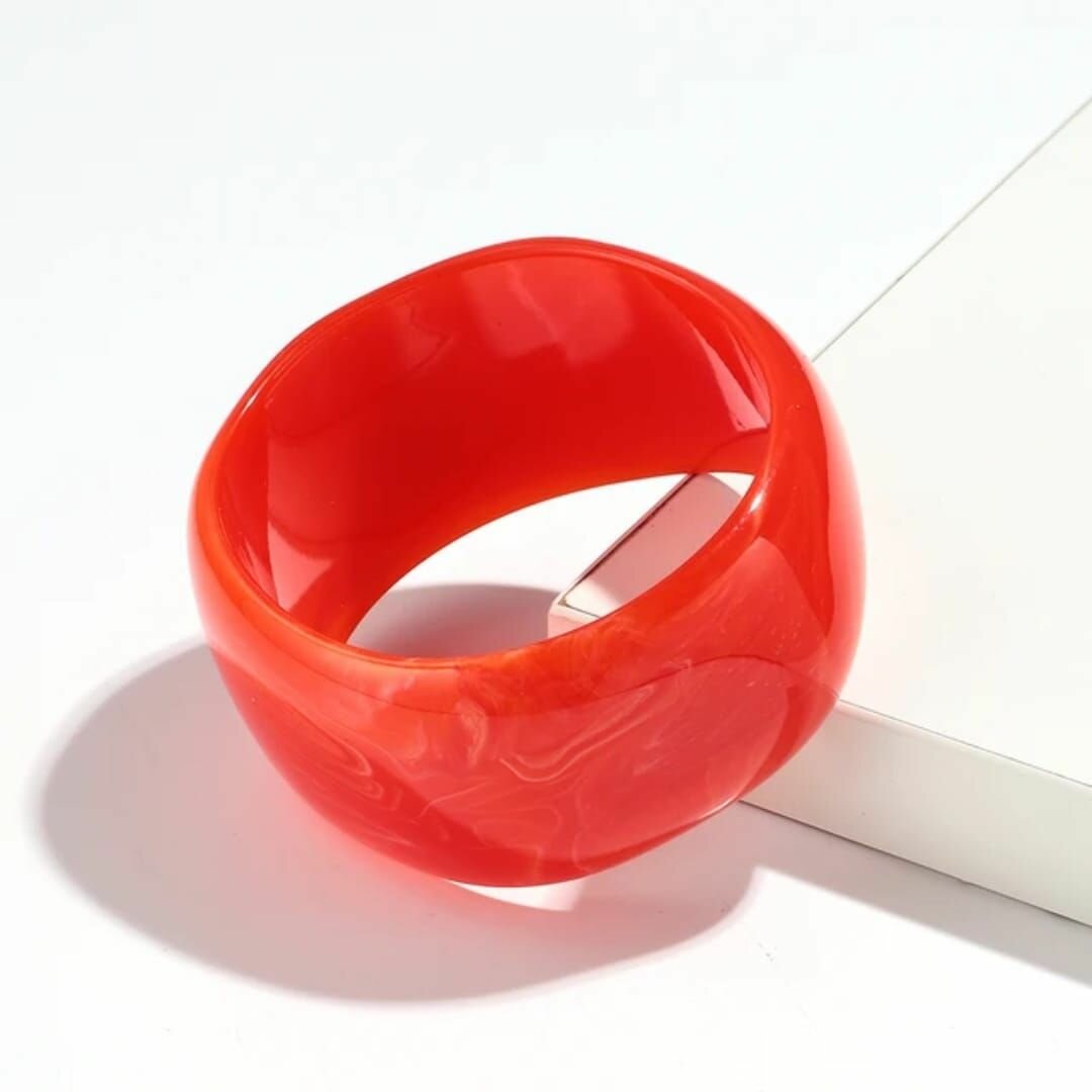 Bracelet large rouge élégant