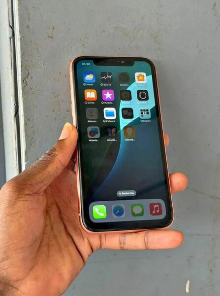 iPhone XR Corail 64Go Débloqué