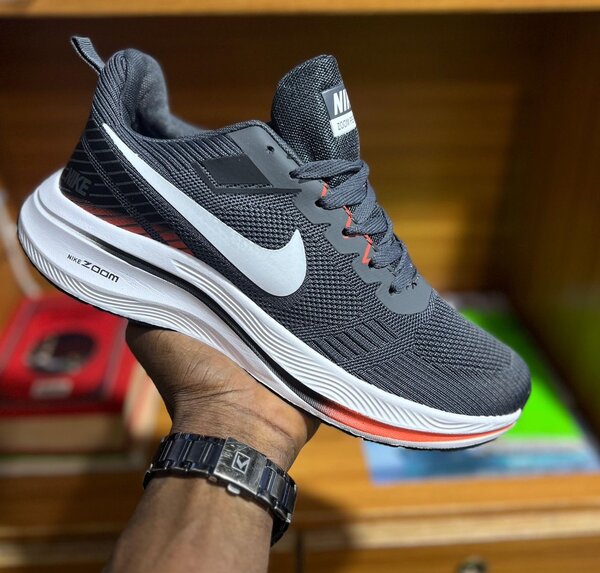 NIKE ZOOM