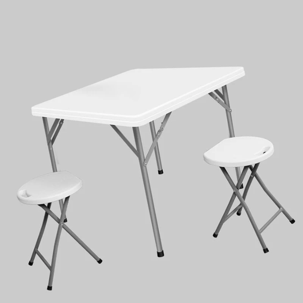 Table pliante et chaises pliantes