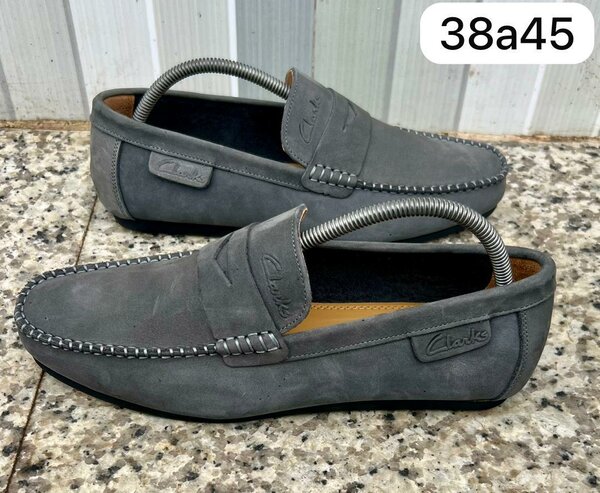 Mocassins Gris Élégants en Daim