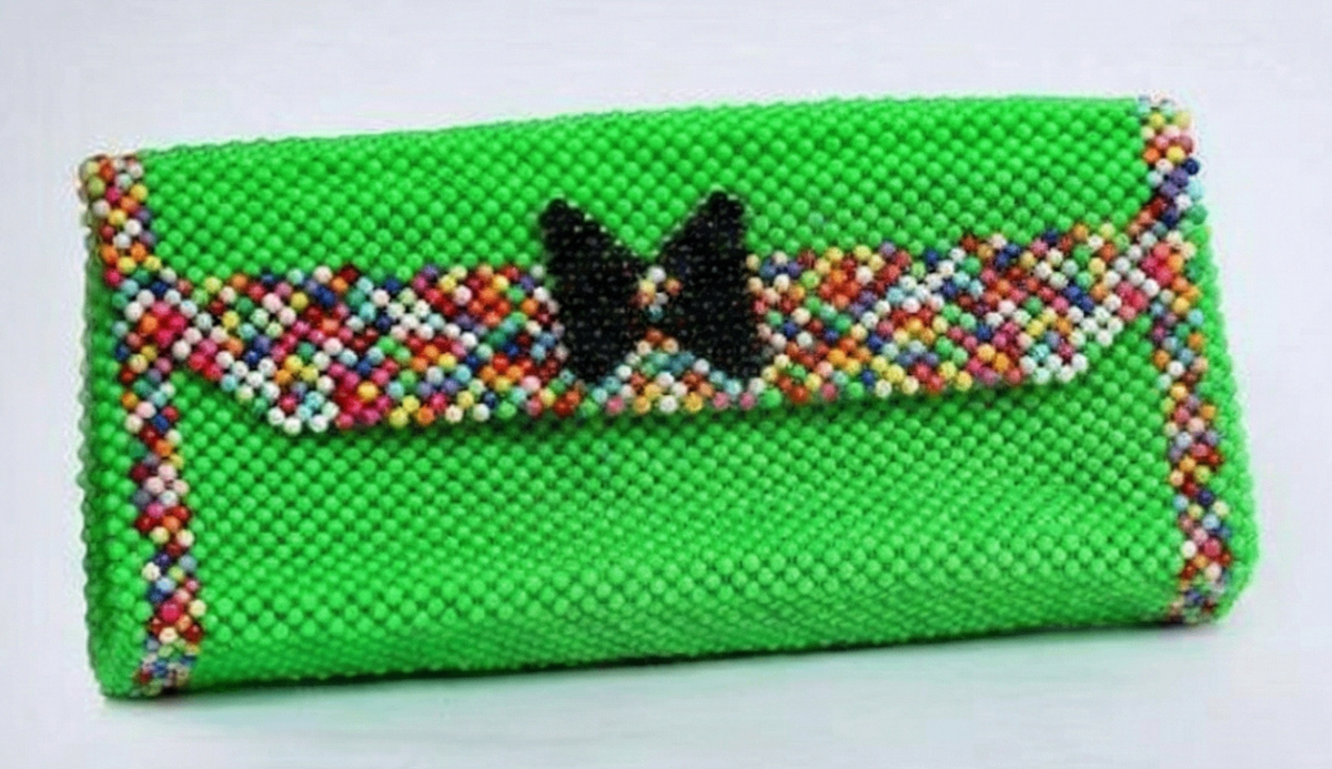 Pochette en perles colorée
