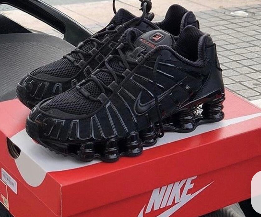Baskets Nike Shox Noir