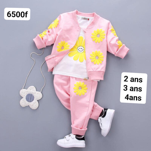 ensemble de vêtements