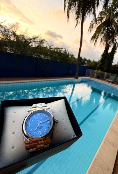 Montre en acier inoxydable bleu