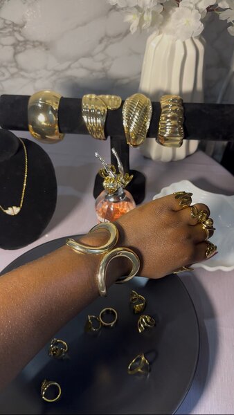 Bracelet large doré élégant