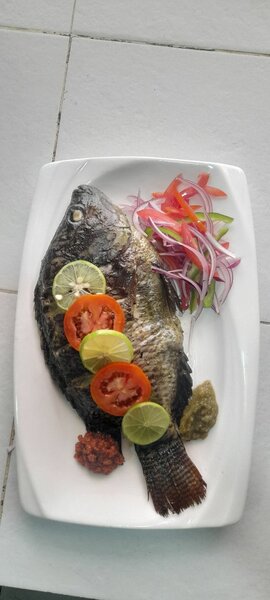 Yassa au poulet/poisson braisé