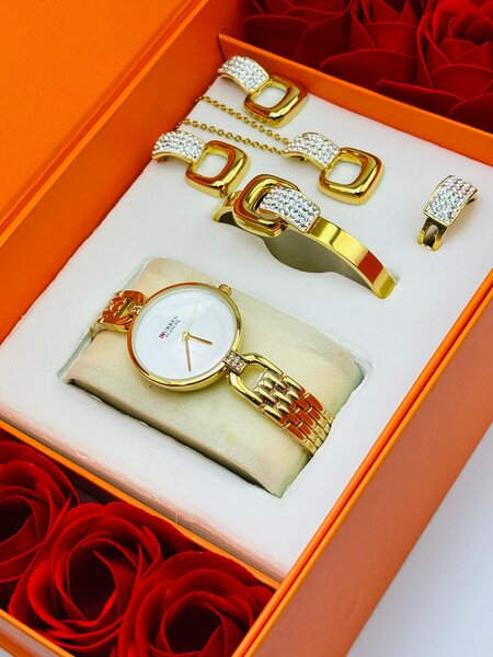 Set bijoux et montres élégants