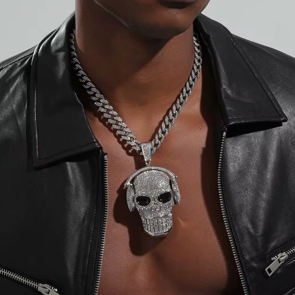 Collier tête de mort tendance homme