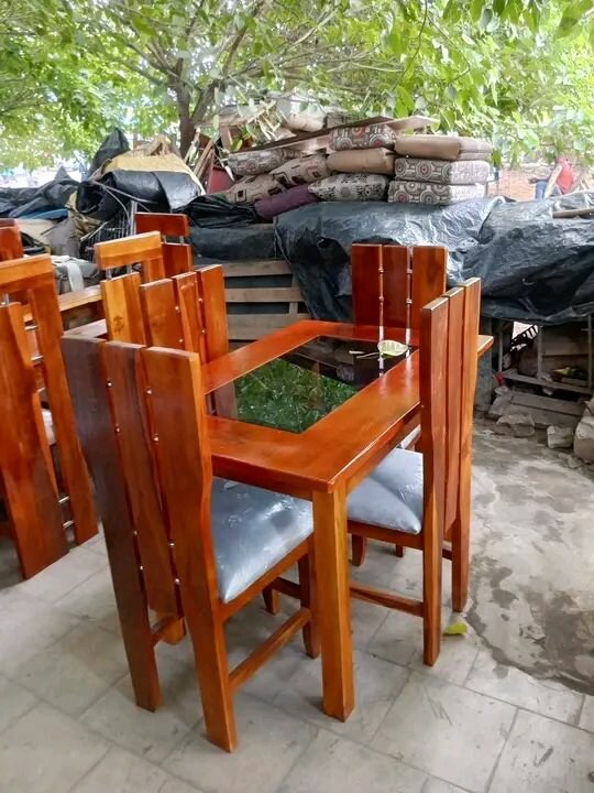Table à manger en bois