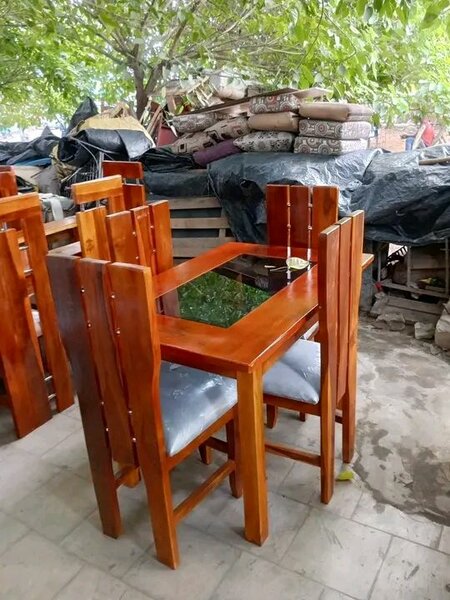Table à manger en bois