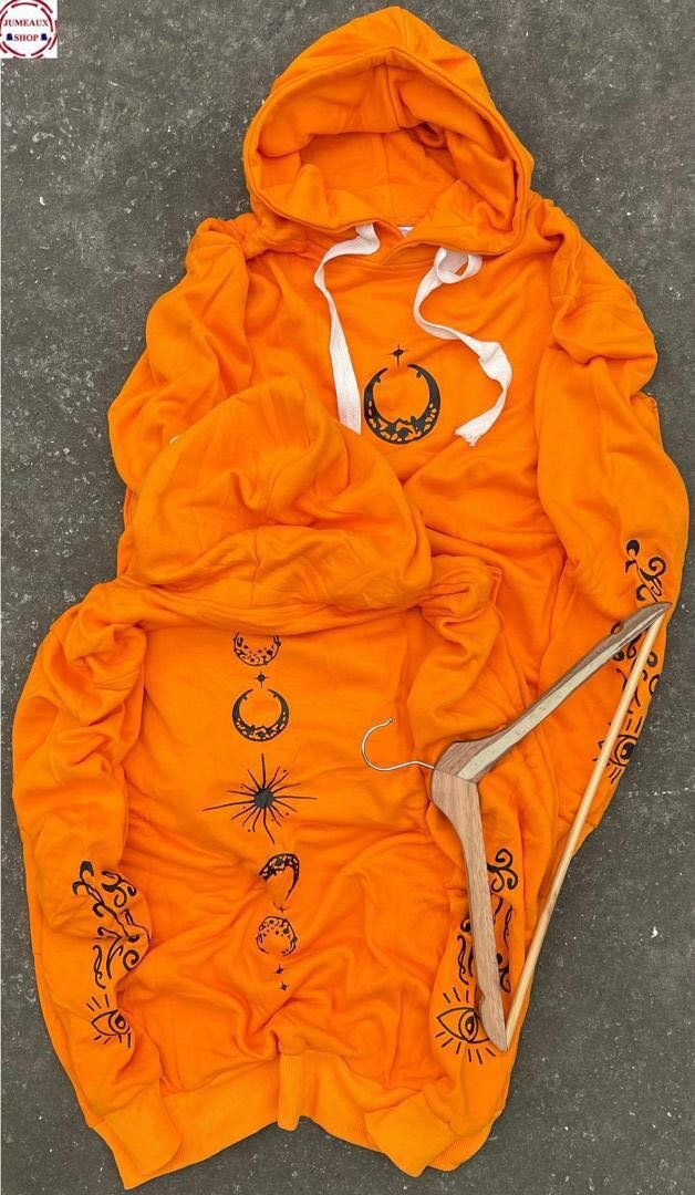 Sweat à capuche orange motifs