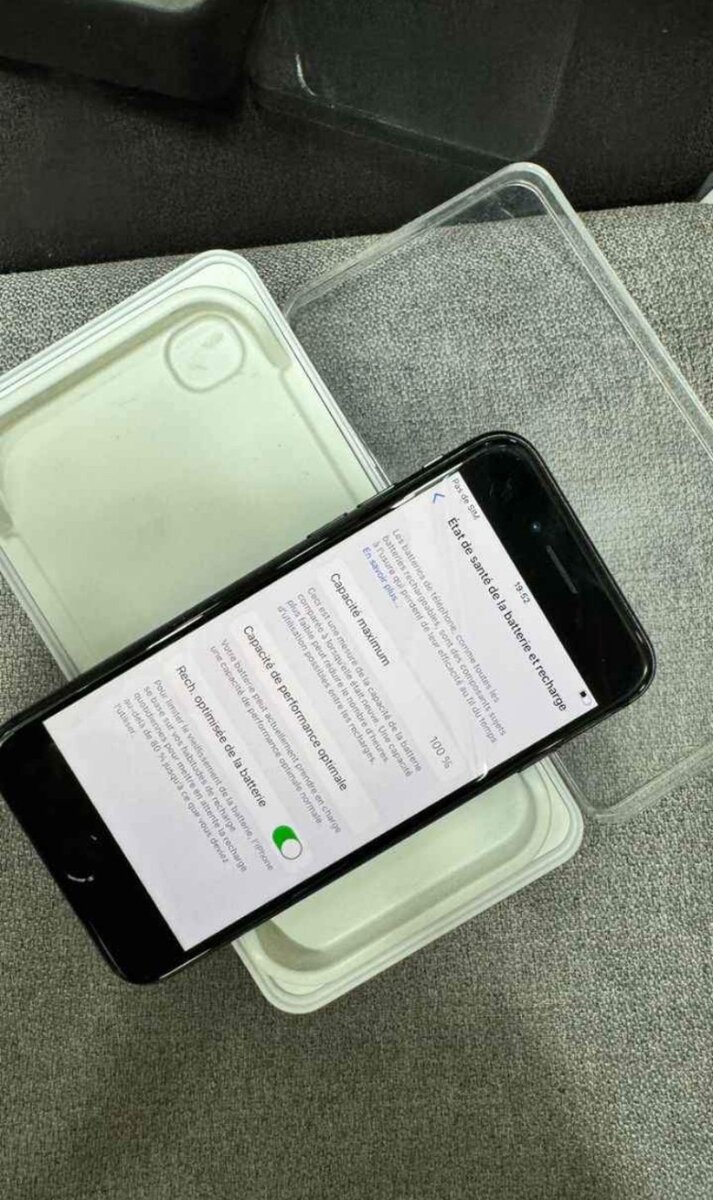iPhone noir en excellent état