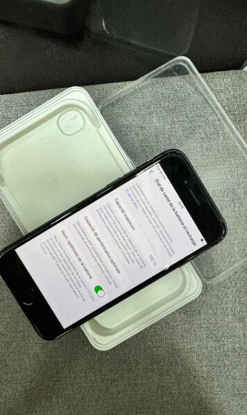 iPhone noir en excellent état