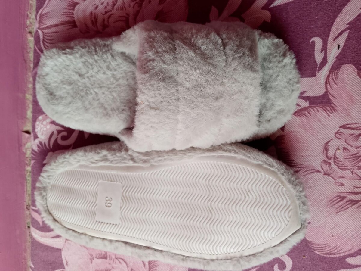 Ladies slippers