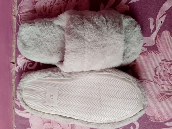 Ladies slippers