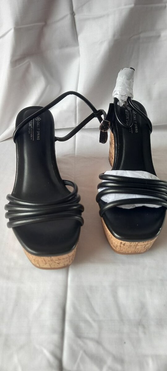 Sandales compensées élégantes