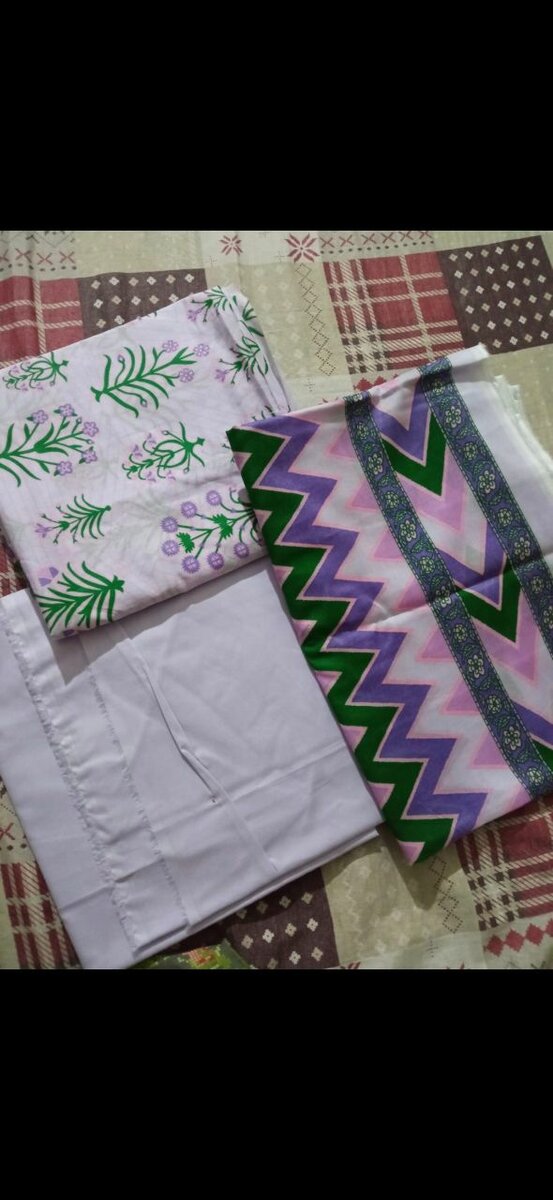 3 piece unstiched lawn suit.