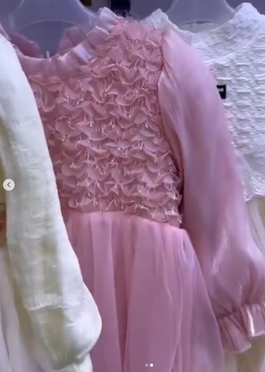 Красивое розовое платье для девочек. 