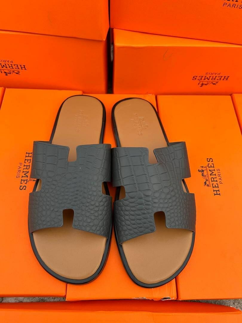 Sandales en cuir noir élégantes