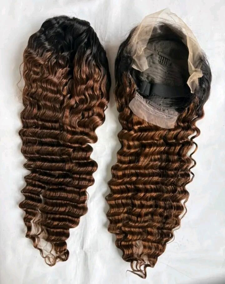 Perruques synthétiques ondulées