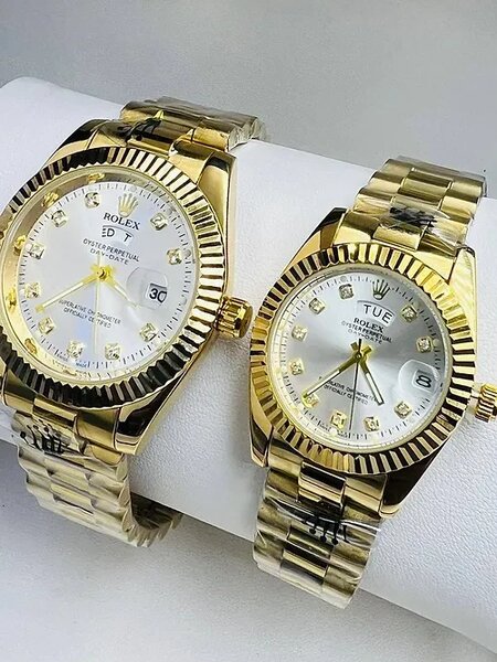 Montre élégante dorée duo