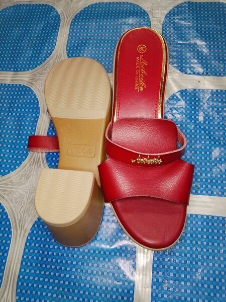 Sandales rouges élégantes