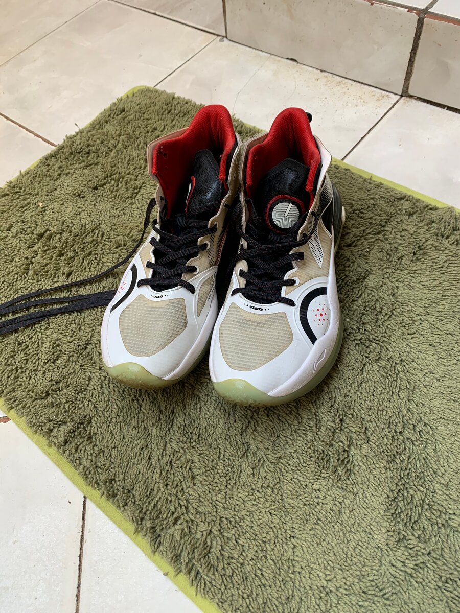 Baskets de sport modernes