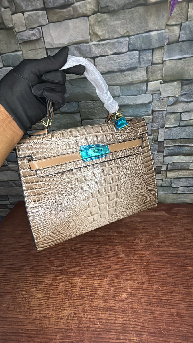 Sac à main croco élégant