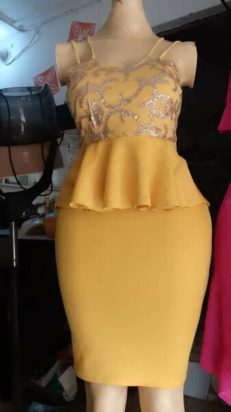 Robe Évasée Jaune Paillettes