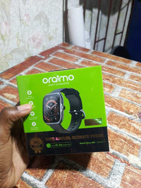 Montre Connectée Amoled Oraimo