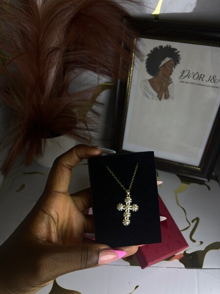 Collier Croix Étincelant