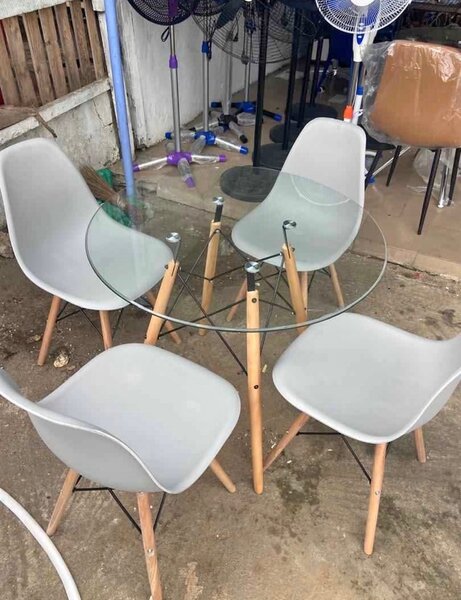 Ensemble Table et Chaises Design