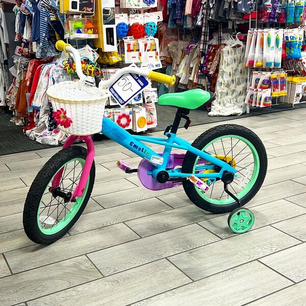 Vélos enfants colorés