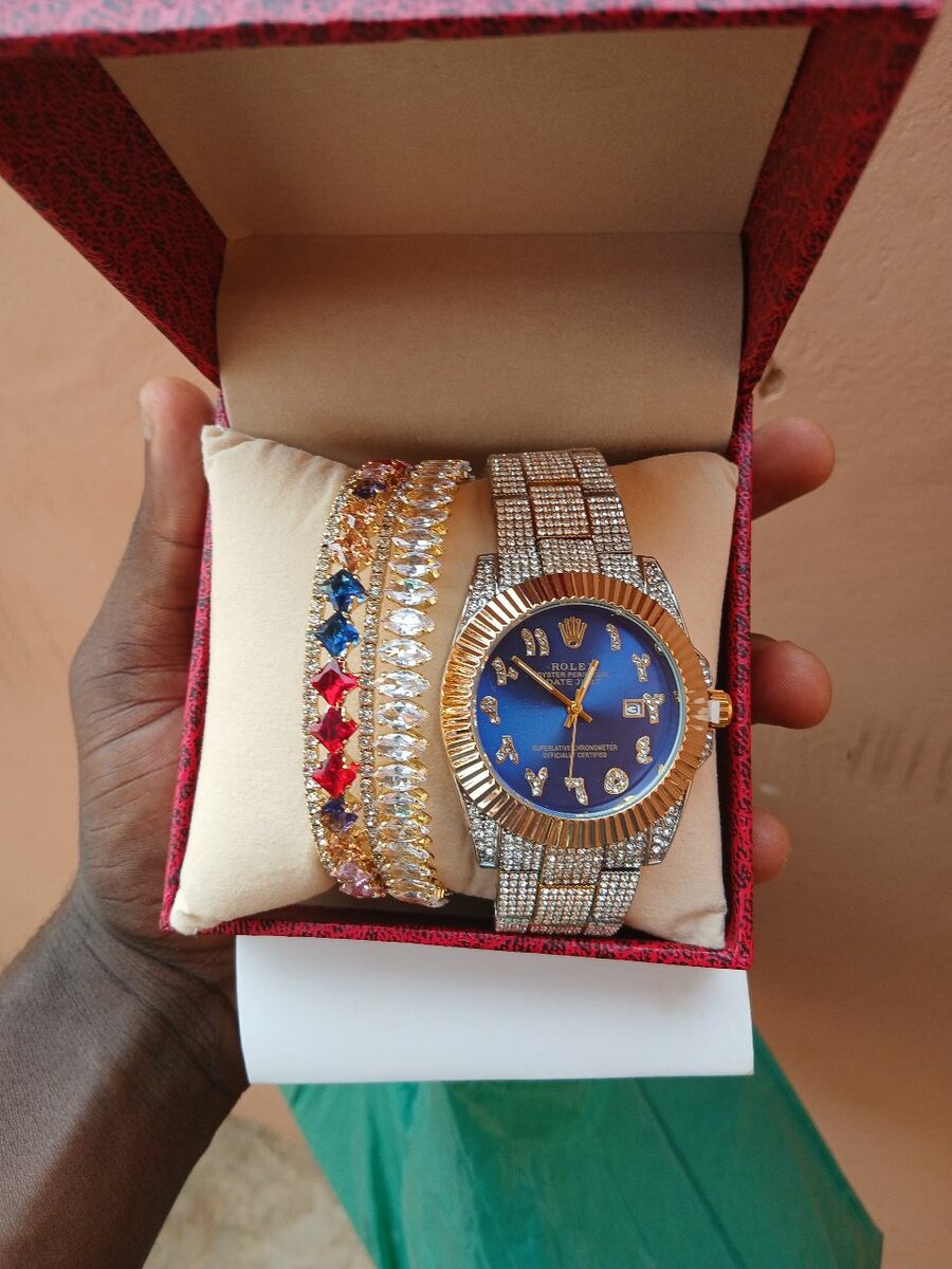 Rolex (Unisex) Watch With Bracelets( For Ladies), men also a