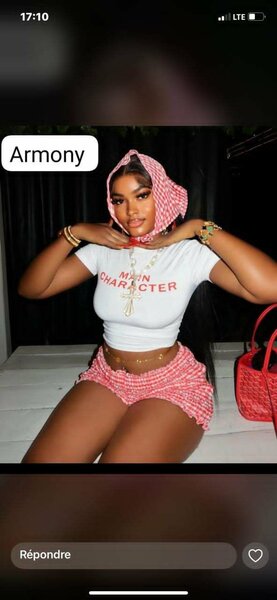 Tenue élégante d'été pour femme