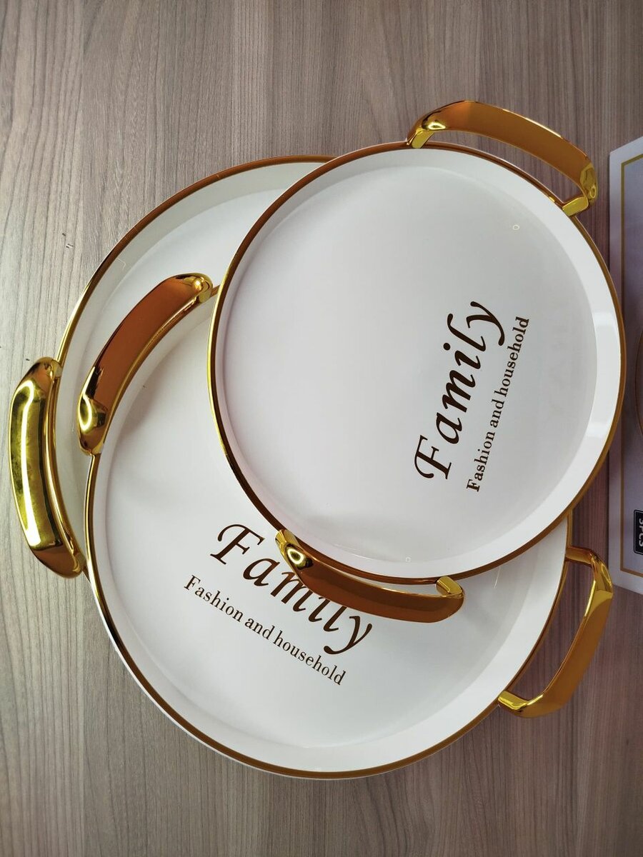 Plateau rond doré élégant