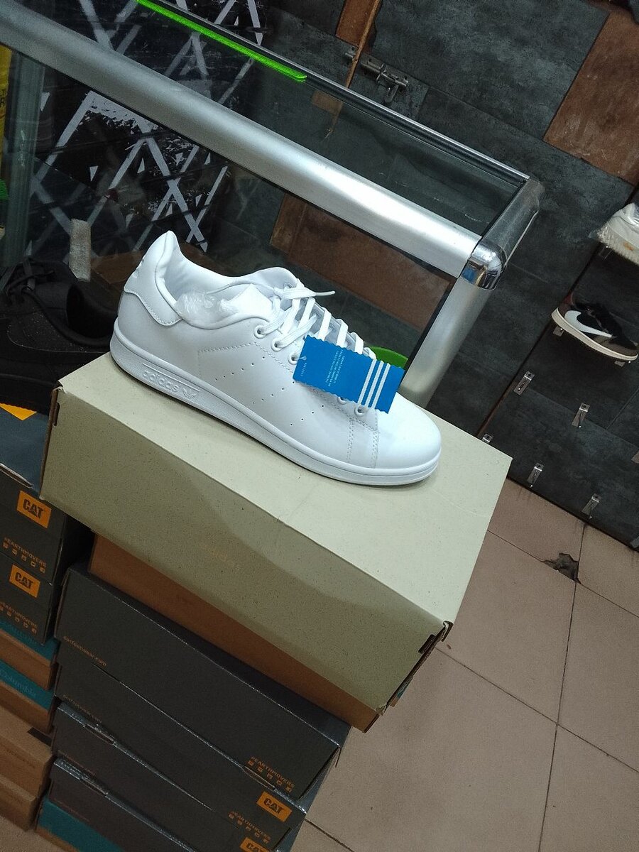 Stein Smith Sneakers