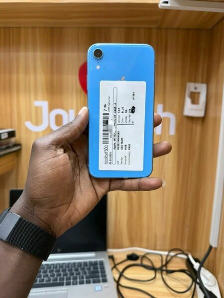 Iphone XR bleu moderne