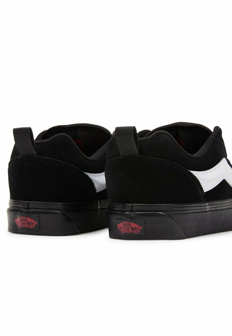 VANS KNU SKOOL BLACK WARRIORS ( dans carton)