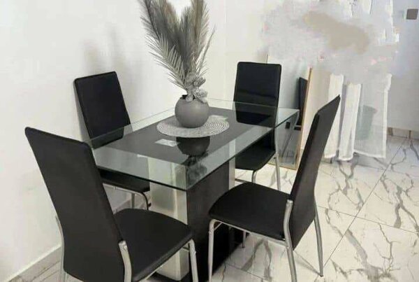 Chaise de salle à manger moderne