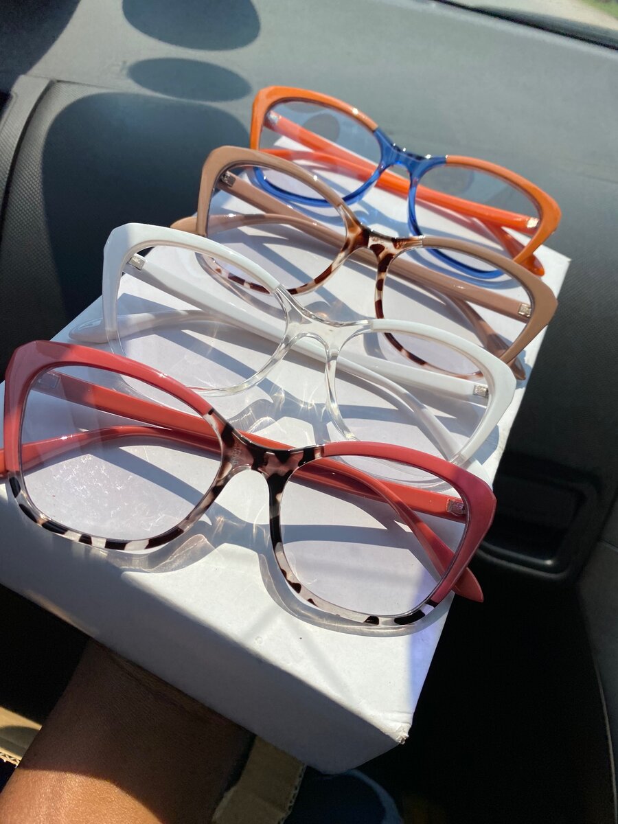 Photochromic glasses