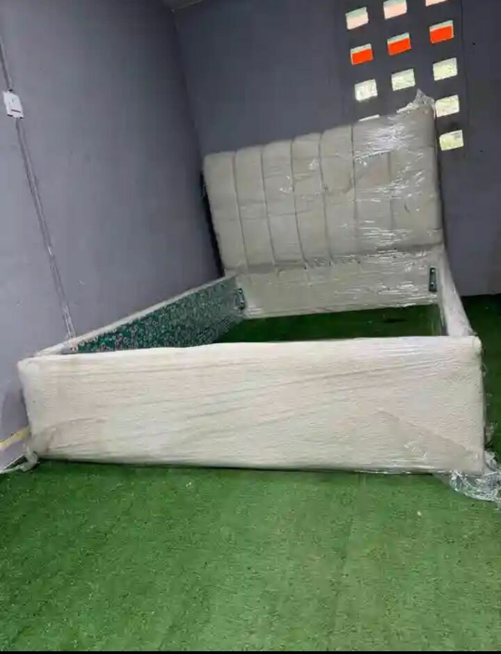 Lit capitonné moderne