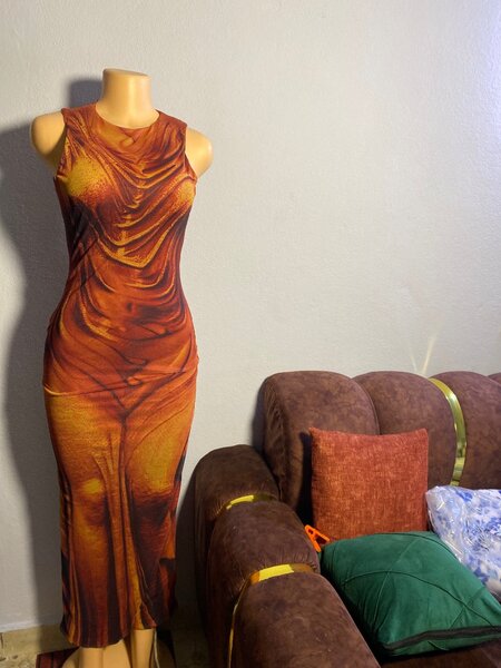 Robe moulante sans manche élégante