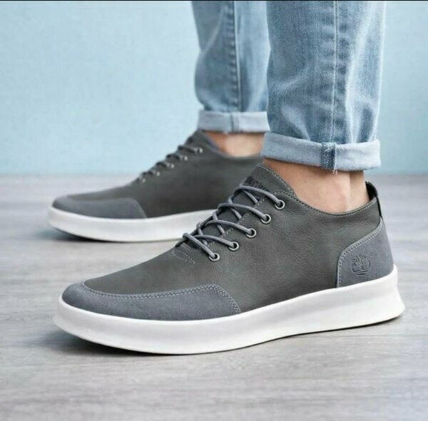 Baskets grises neuves