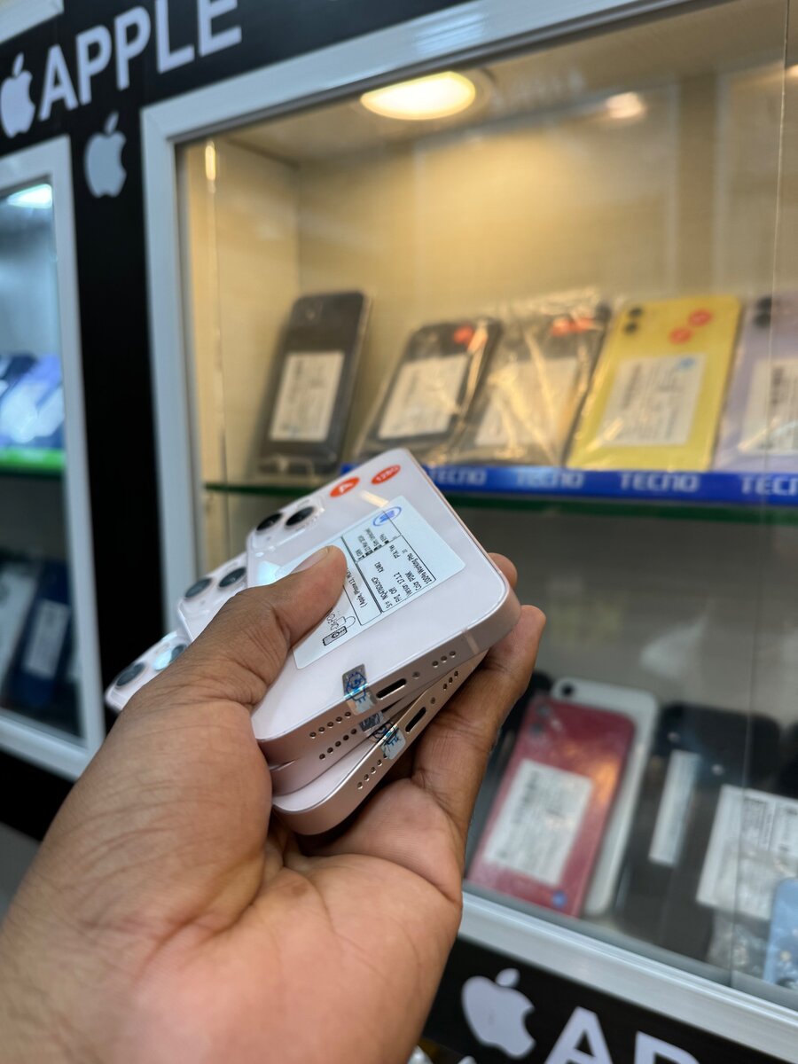 iPhone 13 simple quasi neuf 