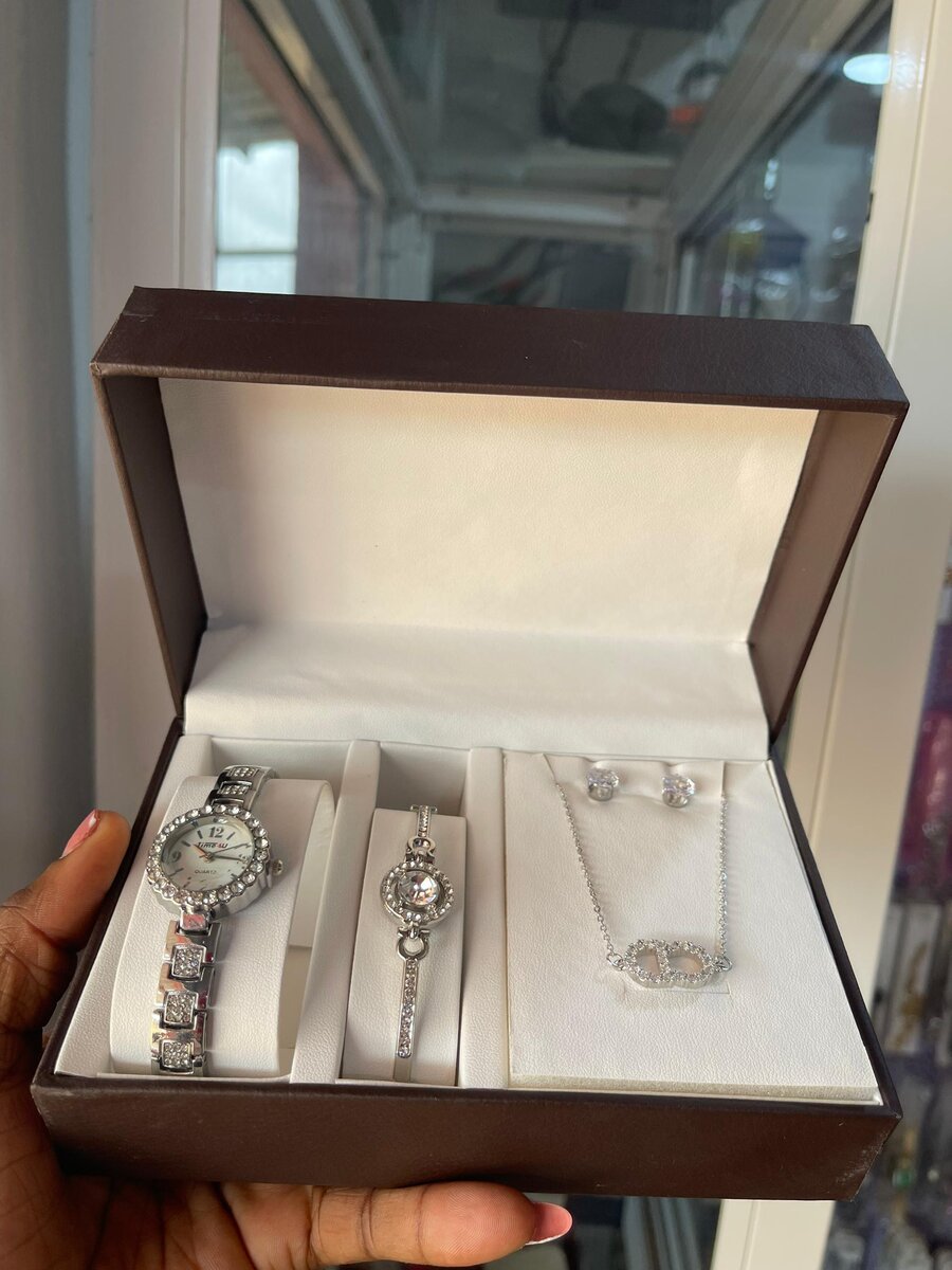 Ensemble Bijoux et Montre Élégant